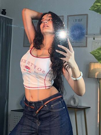 Sakshi pandey image