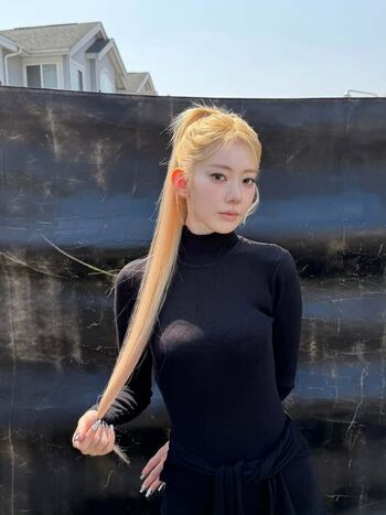 Sakura Miyawaki 宮脇 咲良