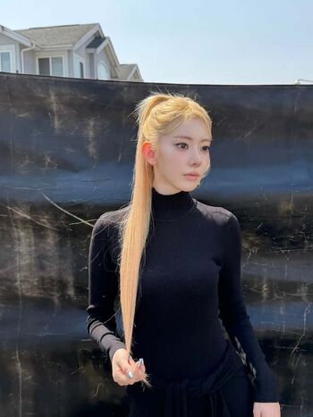 Sakura Miyawaki 宮脇 咲良