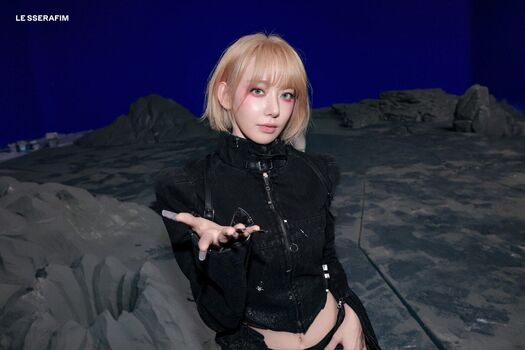 Sakura miyawaki page 2 image