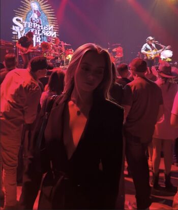 Samantha riehl image