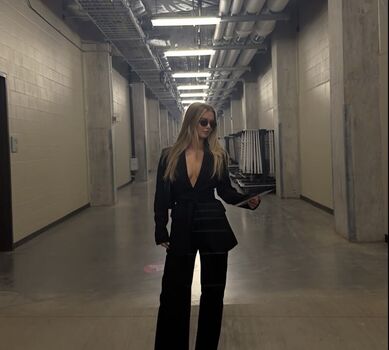 Samantha riehl image