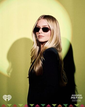 Samantha riehl image