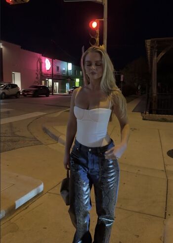 Samantha riehl image