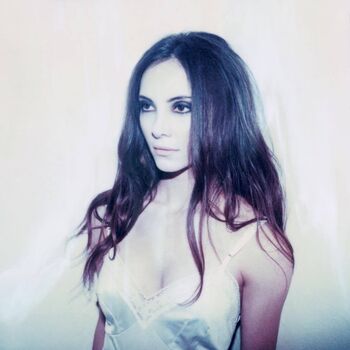 Samantha robinson image