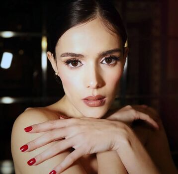 Samantha siqueiros image