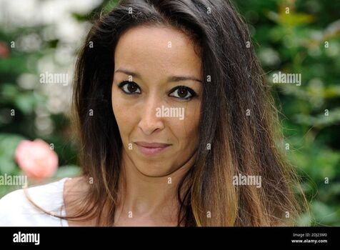 Saphia azzeddine image