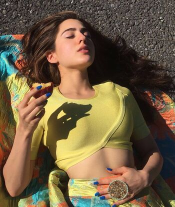 Sara ali image