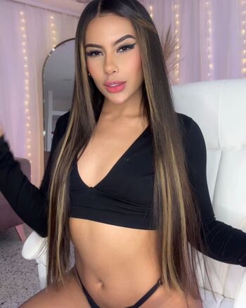 Sara correa image