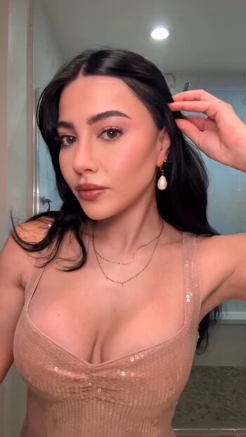 Sara hesri image