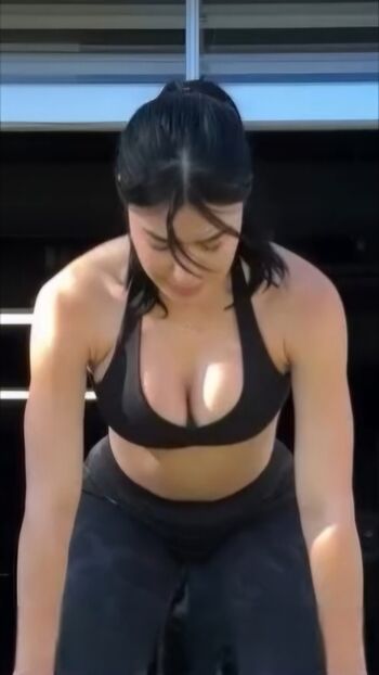 Sara hesri image