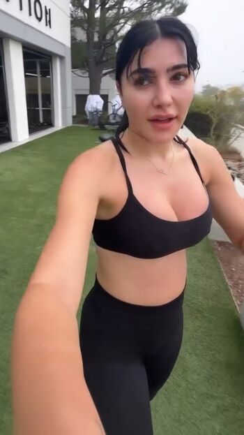Sara hesri image