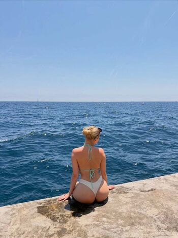 Sara manner image