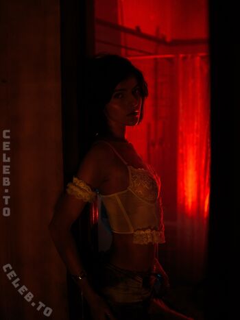 Sara velez image