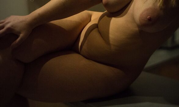 Sarah big butt image