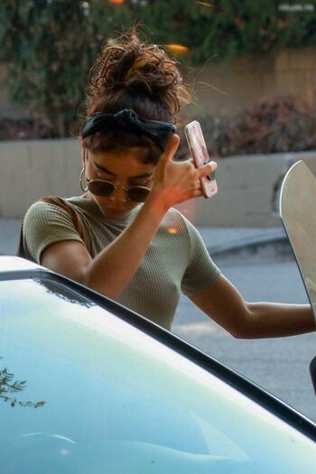 Sarah hyland image