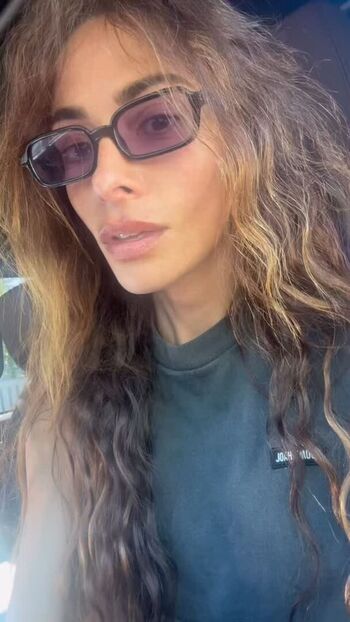 Sarah shahi image