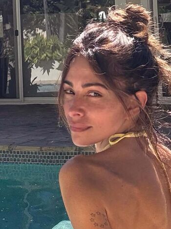 Sarah shahi image
