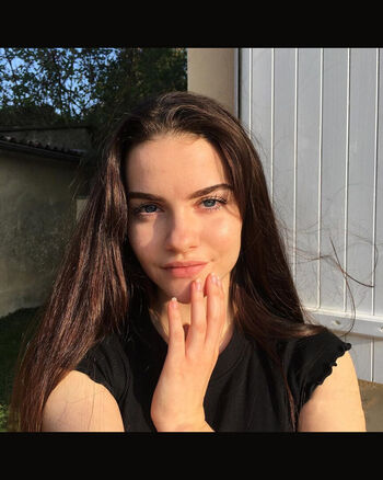 Sarahhbl page 2 image