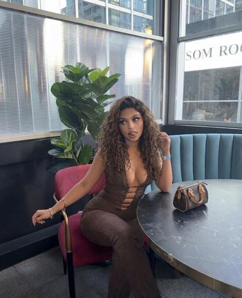 Sarahmainsx image