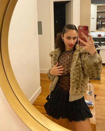 Sarina bree image