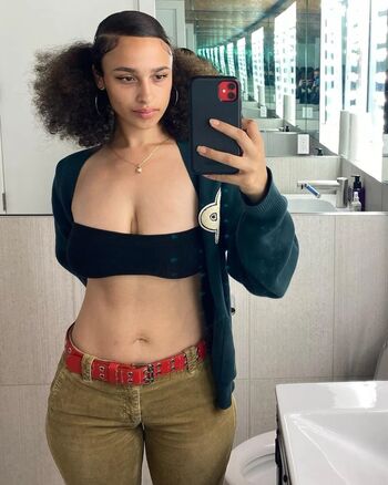 Sarina bree image