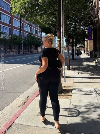 Sarina nowak image
