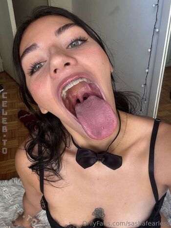 Sasha Tongue Princess