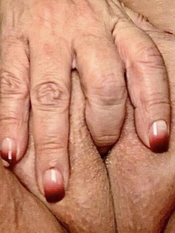 Sassybrunette1975 image