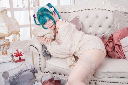 Saya scarlet page 6 image