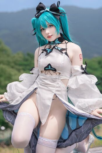Saya scarlet image