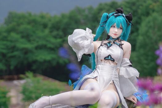 Saya scarlet image