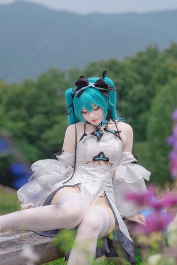 Saya scarlet image