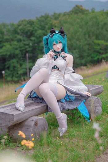 Saya scarlet image