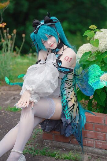 Saya scarlet image