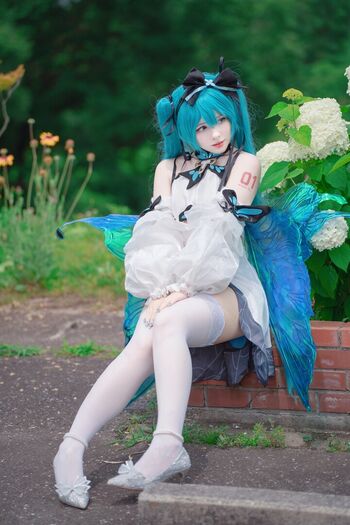Saya scarlet image