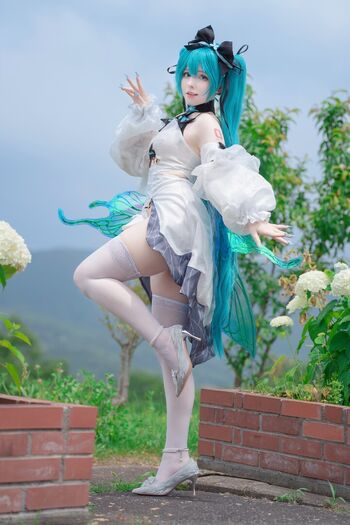 Saya scarlet image
