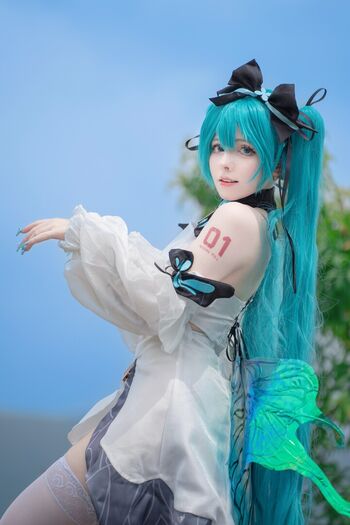 Saya scarlet image