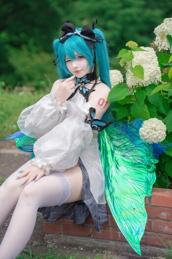 Saya scarlet image