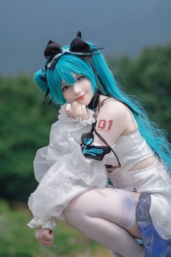 Saya scarlet image