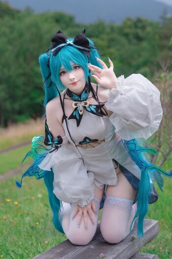 Saya scarlet image