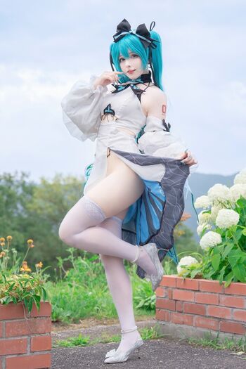 Saya scarlet image
