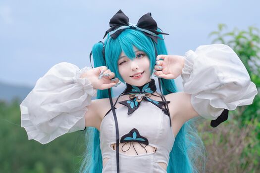 Saya scarlet image
