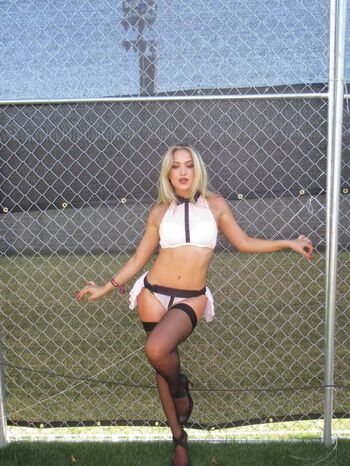 Scarlet aviram image