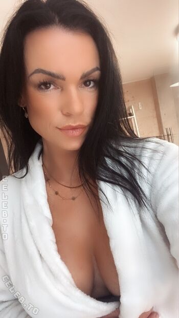 Scarlett Amour World