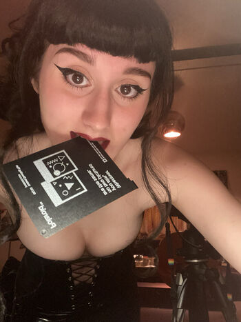 Scarlett poppy image