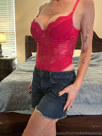 Scarlett stone image