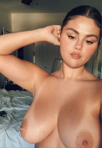 Selena gomez 1 image