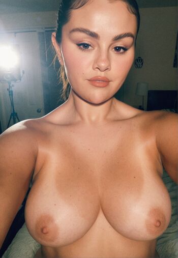 Selena gomez 1 image
