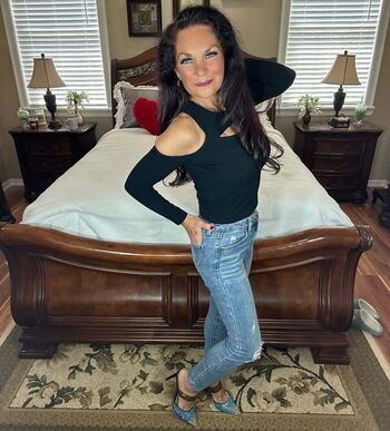 Sexy inthe country image